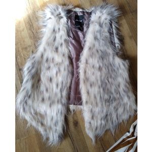 Me Jane spotted faux fur vest